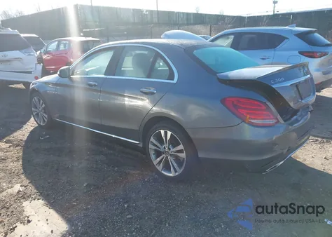 2018 Mercedes-Benz C 300 4Matic z USA, uszkodzony, nr VIN WDDWF4KB0JR335356